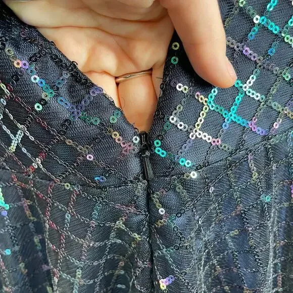 Mac Duggal Plunging Neckline Sequin Long Party Dress Black Iridescent Size 4 - Picture 9 of 13